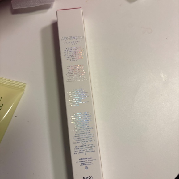 mauve hyaluronic lip liner - Picture 2 of 3